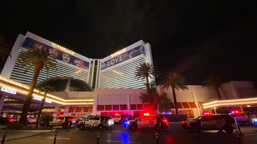 mirage-hotel-shooting-on-las-vegas-strip-leaves-one-dead,-two-hospitalized-—-video