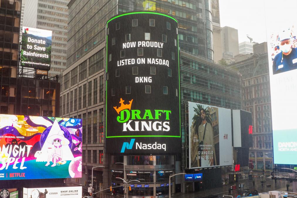 draftkings-has-reasons-to-be-cautiously-optimistic,-says-analyst